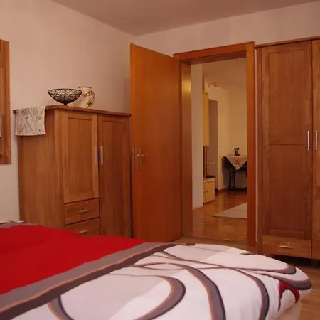 Bitschnau Ulrike * Фанданс